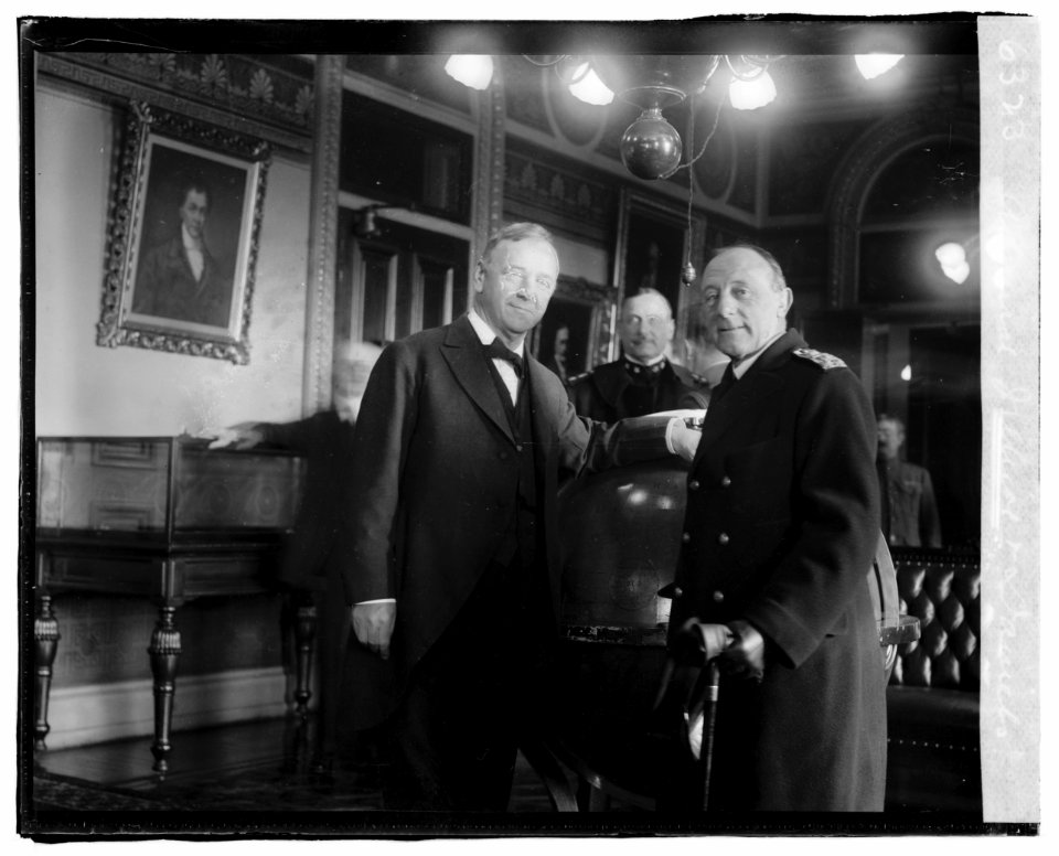 Admiral Jellicoe & Daniels LCCN2016827337