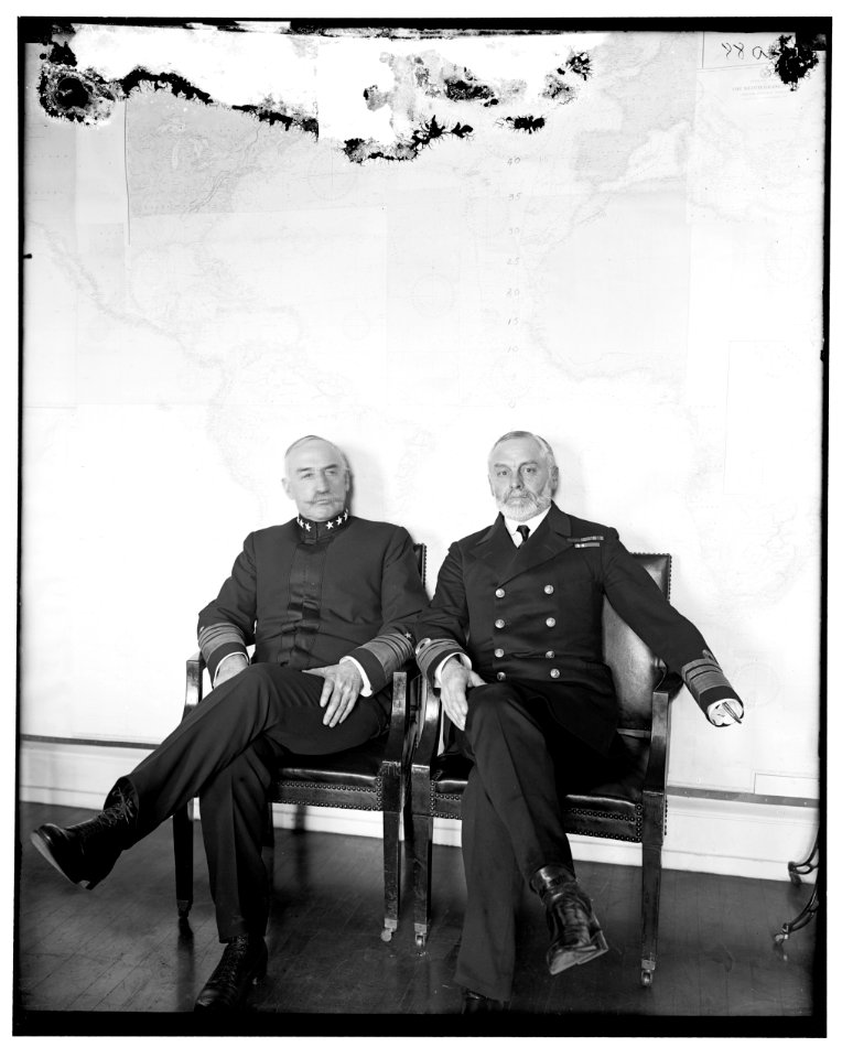 Admiral William Shepherd Benson, left, with member of British Royal Navy LOC hec.13712