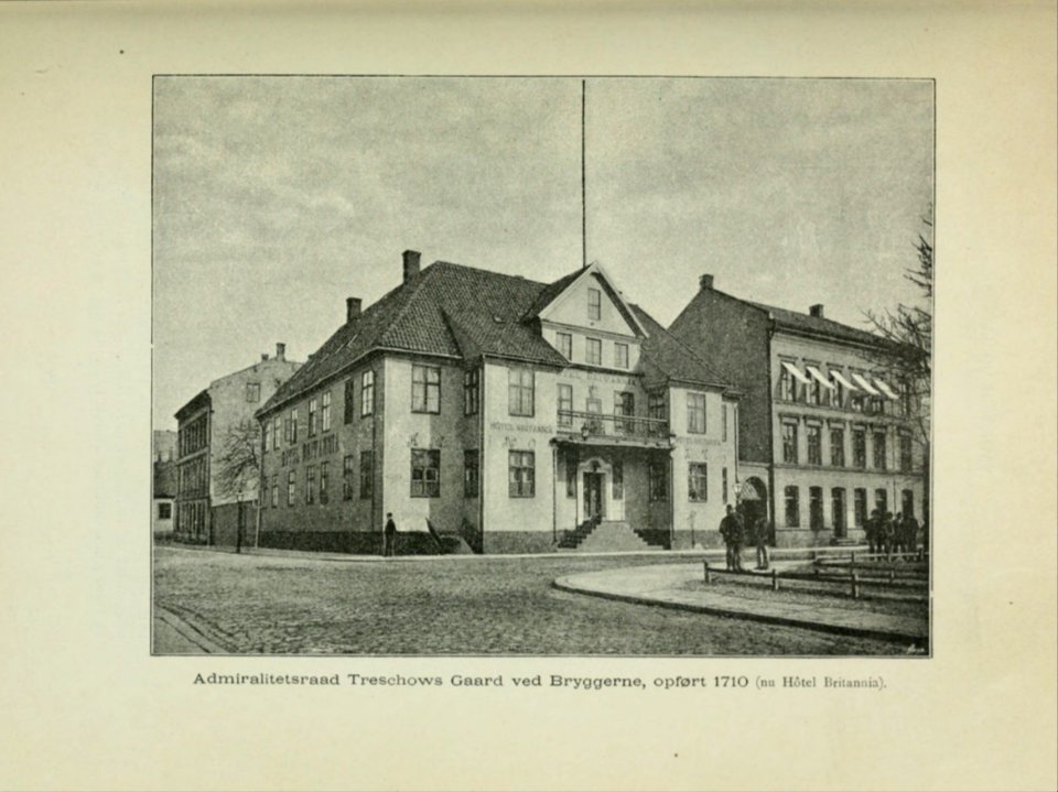 Admiralitetsraad Treschows Gaard ved Bryggerne, opført 1710 (nu Hotel Britannia). - Gamle Christiania-Billeder (1893) - 0079.1 photo