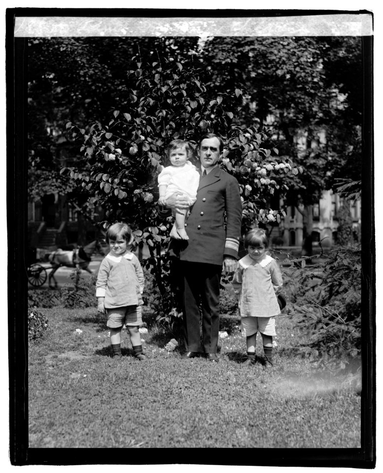 Adml. Grayson & children LOC npcc.06331