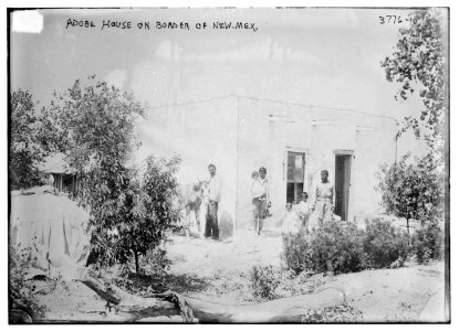 Adobe house on border of New Mex. (Mexico) LCCN2014701128