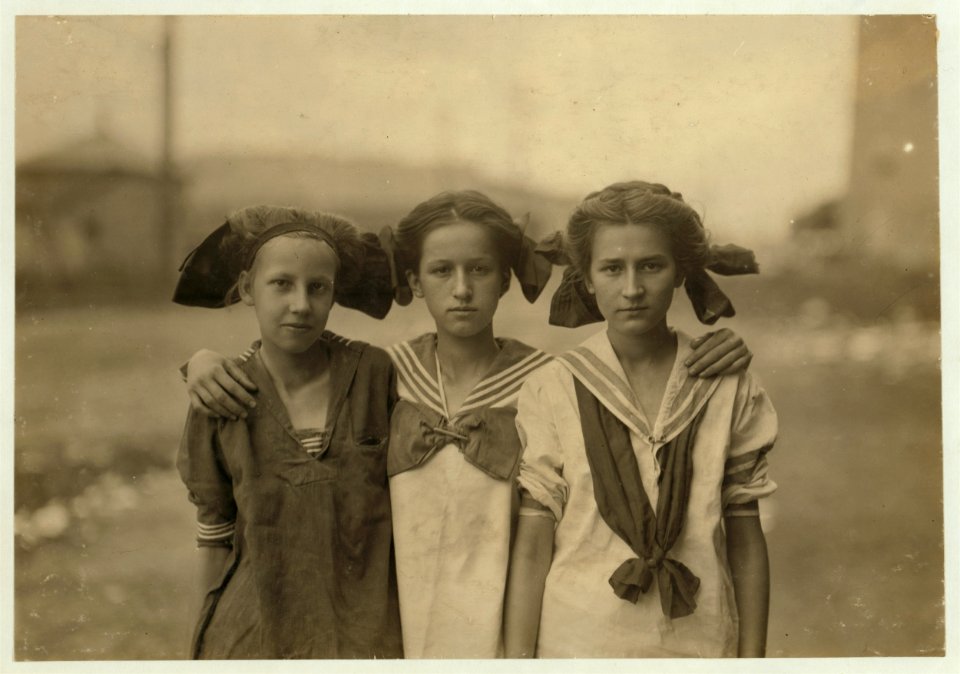 Adolescent spinners in the Suffolk (Va.) Knitting Mills. One of these, fourteen years old, said she had been working here, off and on, for four years, and earns about one dollar a day now. LOC cph.3b19536