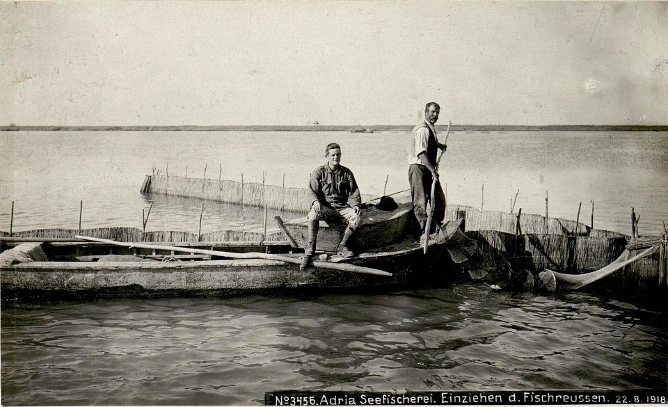 Adria Seefischerei. Einziehen der Fischreusen. (BildID 15623376)