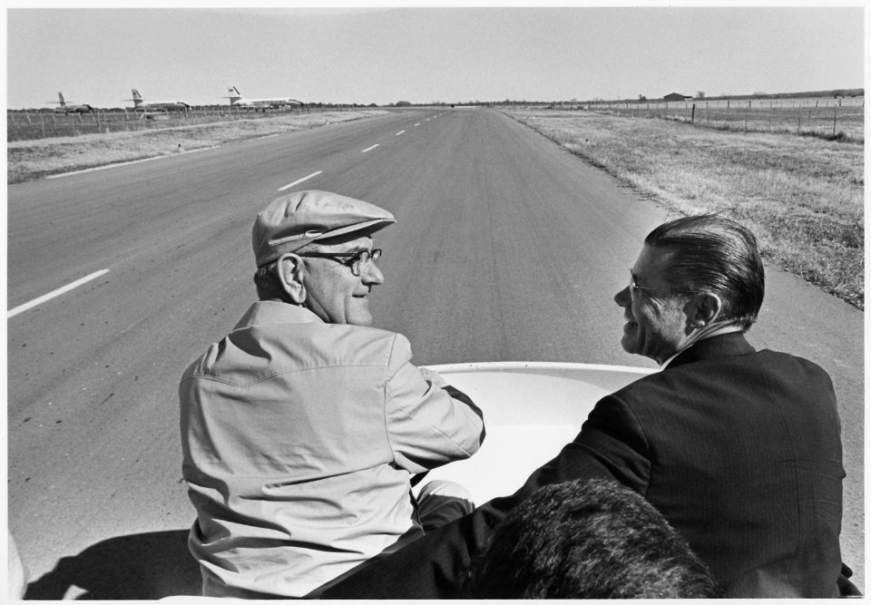 Advisors, Secretary of Defense Robert McNamara and President Lyndon B. Johnson at the LBJ Ranch - NARA - 192542