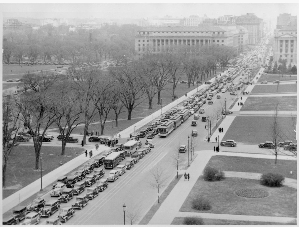 Aerial view of a traffic jam, 14th Street and the Mall, Washington, D.C, 04-1937 - NARA - 513342