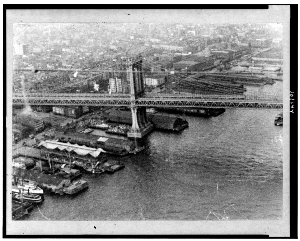 Aerial view of Brooklyn Bridge LCCN90710047