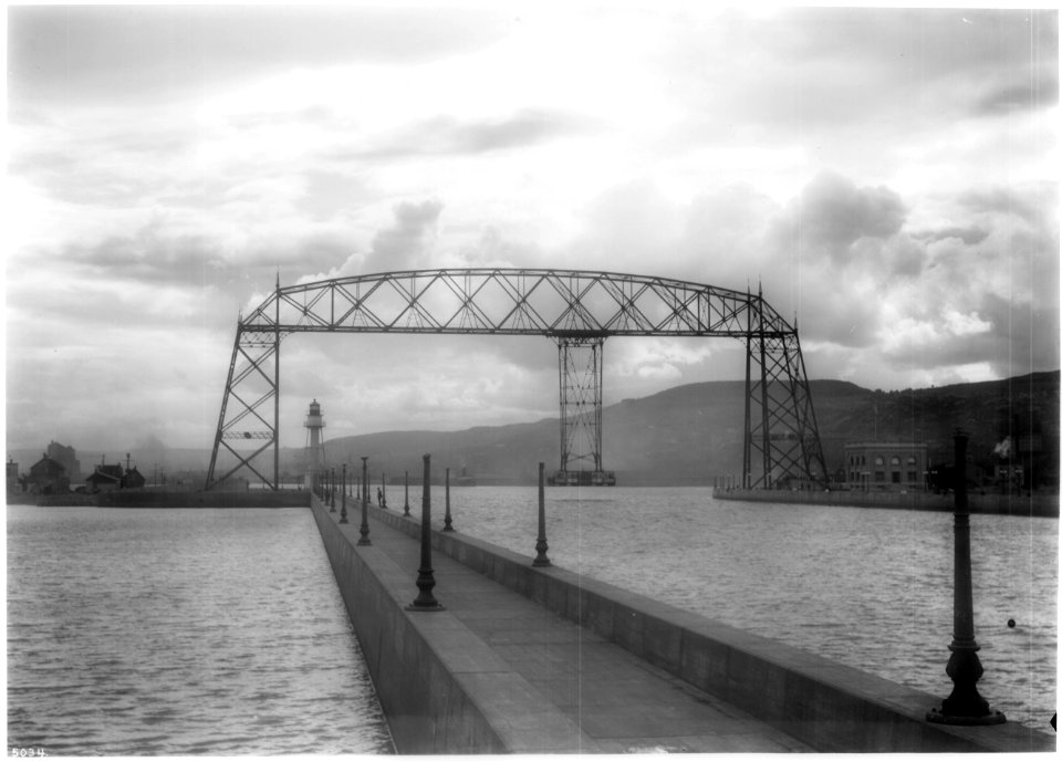 Aerial transfer bridge (ferry), Duluth, Minnesota, ca.1920 (CHS-5034)