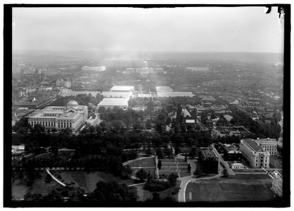 Aerial view of mall looking east, Washington, D.C. LCCN2016869164