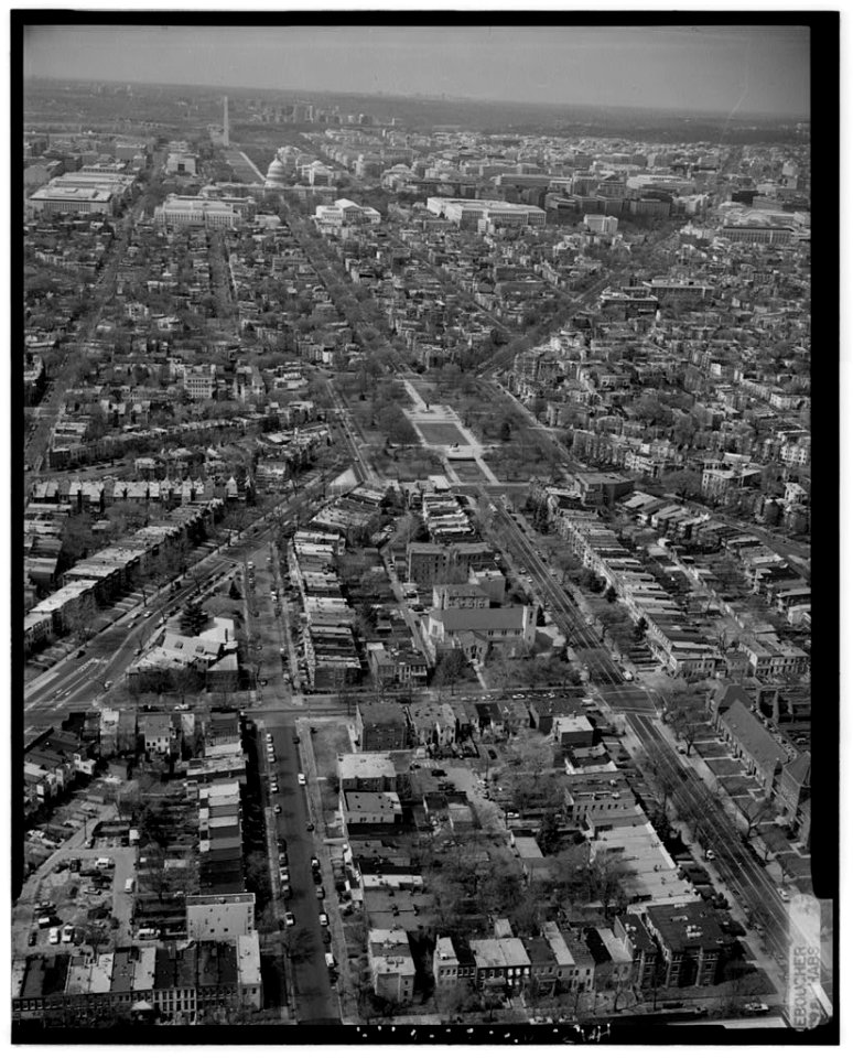 AERIAL VIEW OF LINCOLN PARK, LOOKING NORTHWEST 042656pv