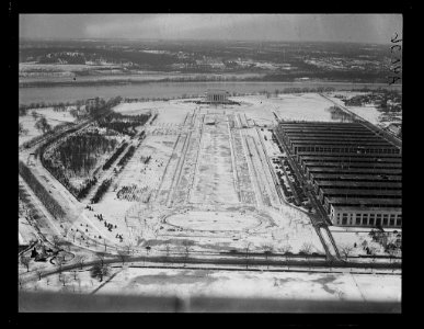 Aerial view of Lincoln Memorial with snow, Washington, D.C. LCCN2016891198