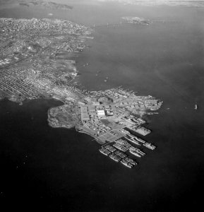 Aerial view of the Hunters Point Naval Shipyard, San Francisco, California (USA), on 5 January 1949 (80-G-401192)