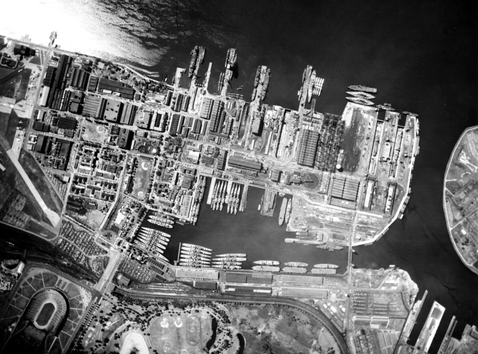 Aerial view of the Philadelphia Naval Shipyard in August 1956 (80-G-1010020)