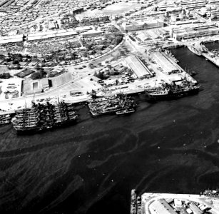 Aerial view of the Pearl Harbor Naval Shipyard wharf, Hawaii (USA), 27 February 1946 (80-G-361747)