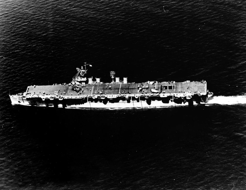 Aerial view of USS Cowpens (CV-25) underway on 25 June 1943 (148727944)