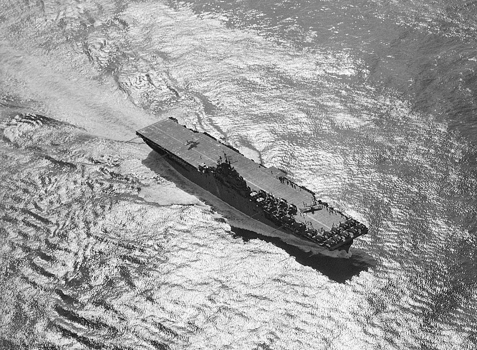 Aerial view of USS Yorktown (CV-10) underway at sea in 1943 (80-G-414666)