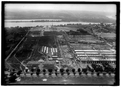 Aerial view toward Lincoln Memorial, Washington, D.C. LOC hec.10845