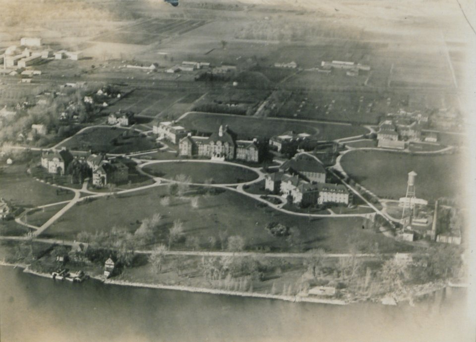 Aero view. McDonald College, St. Ann's, P.Q (HS85-10-38641)