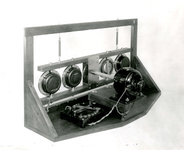 Aeronautical instrument to measure altitude, rear view (unidentified)