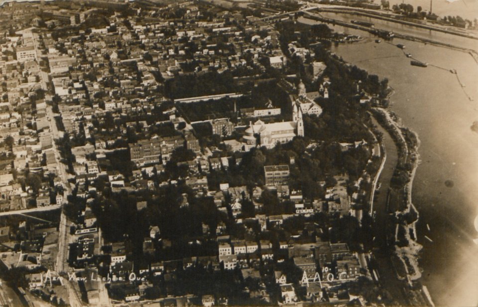 Aero view. Lachine Rapids, Montreal, P.Q (HS85-10-38639)