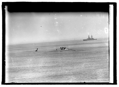 Aeroplane rescue at sea LCCN2016845472