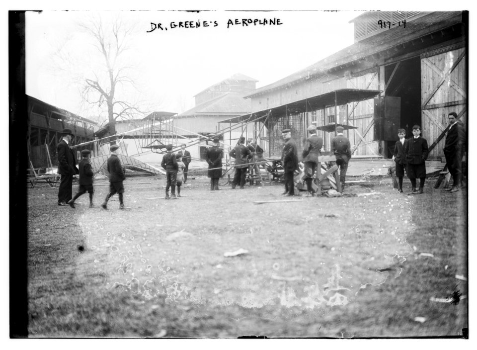 Aeroplane of Dr. Greene, on ground LCCN2014684354