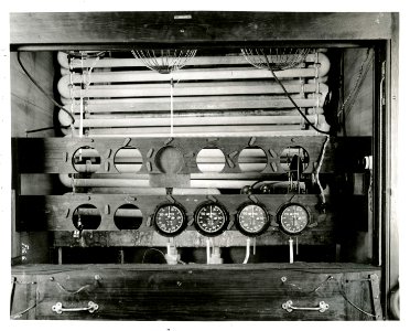 Aeronautic instrument that measures air speed (unidentified)