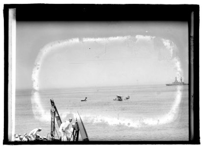 Aeroplane rescue at sea LCCN2016845471