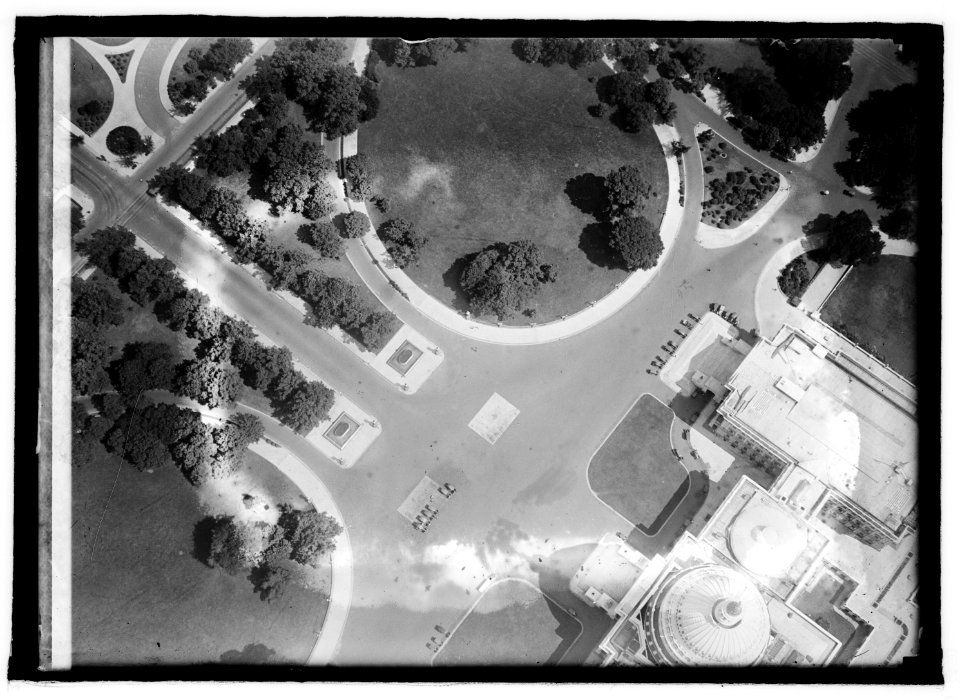 Aeroplane view, Capitol grounds LCCN2016845160