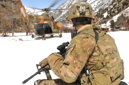 Afghan Air Force executes combat resupply in Kunar Valley DVIDS376169