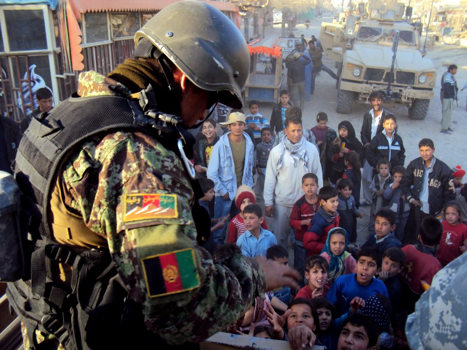 Afghan Air Force distribute humanitarian aid to Kabul neighorhood (5229008028)