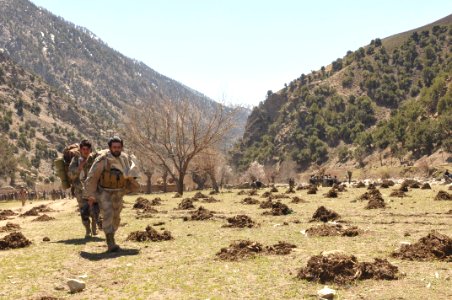Afghan Air Force, NATC-A complete combat resupply to Kunar Valley 110414-N-SZ543-327