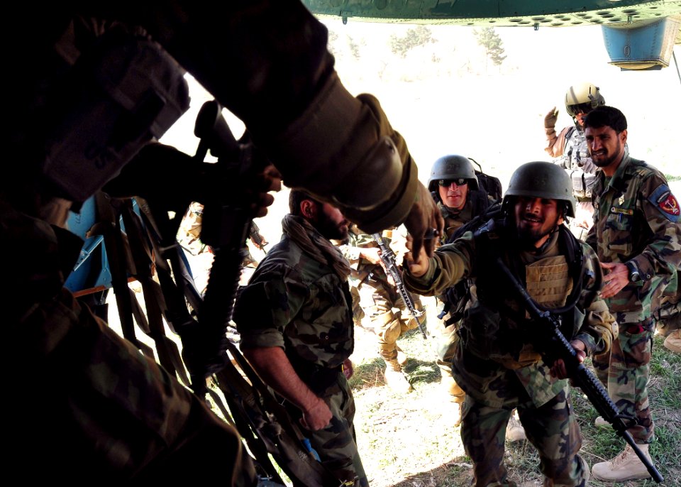 Afghan Commandos board an Afghan Mi-17 helicopter during an assult exercise. (4489130793)