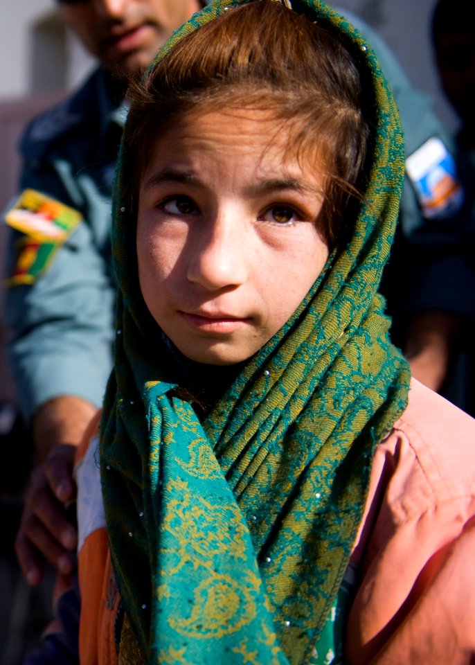 Afghan Police Give School Supplies to Kandahar Children DVIDS344798