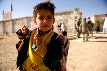 Afghan Police Give School Supplies to Kandahar Children DVIDS344794