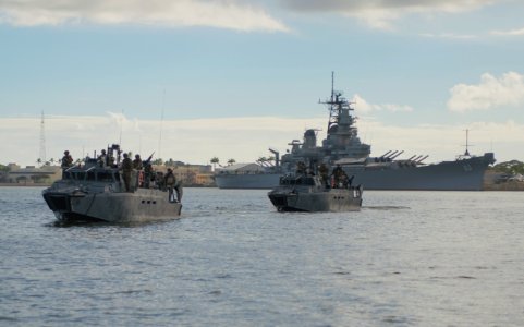 Afloat Training Group Simulates Defending Attack on USNS Rainer 160725-N-UG232-059
