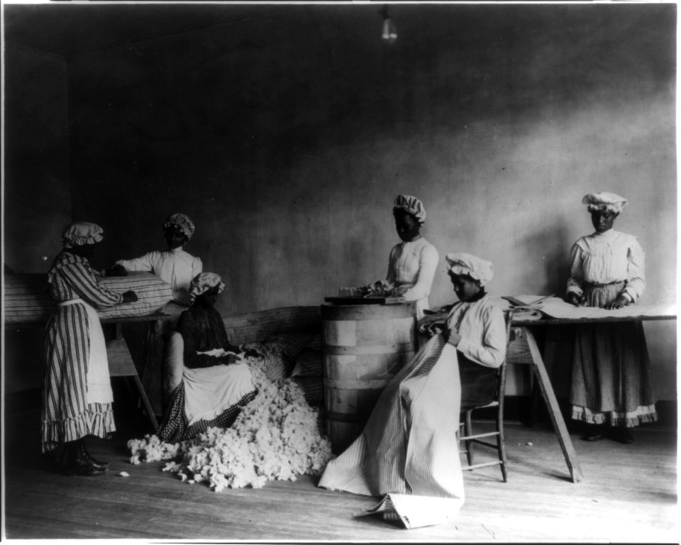 African American students in mattress-making class, Tuskegee Institute, Tuskegee, Ala. LCCN2001703731