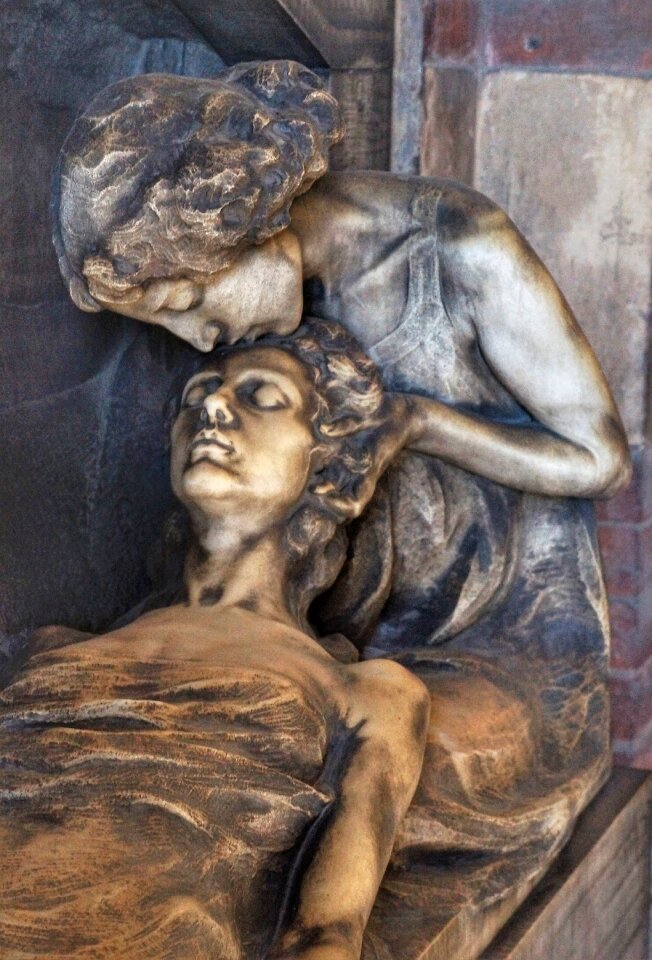 Statue monument grave