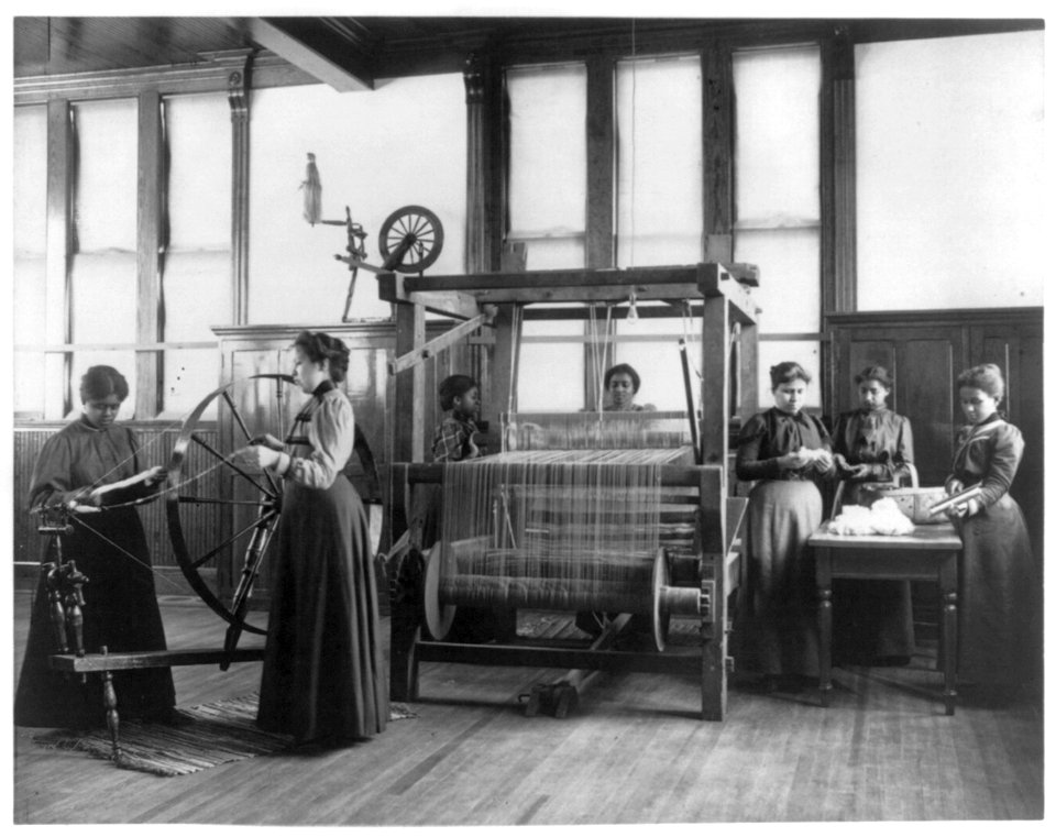 African-American women weaving rug in home economics class at Hampton Institute, Hampton, Va. LCCN2001703888