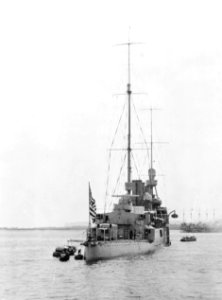 Aft view of USS Omaha (CL-4) in the mid-1920s (NH 43055)