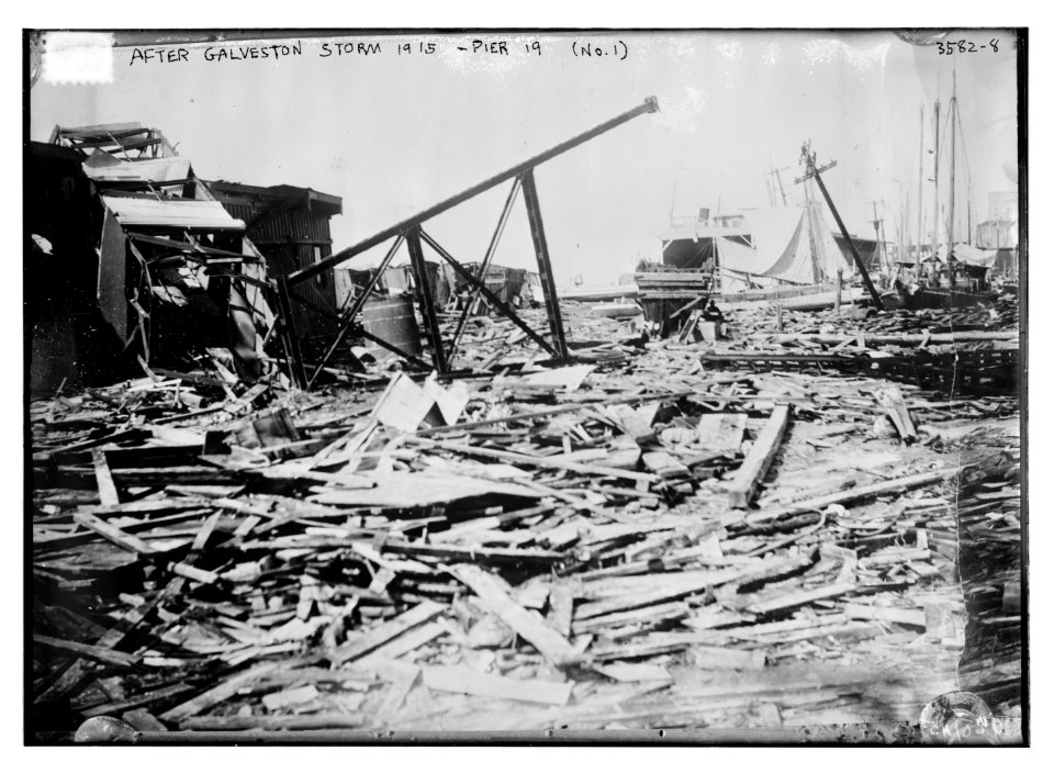 After Galveston Storm, 1915 - Pier 19 (No. 1) LCCN2014699777
