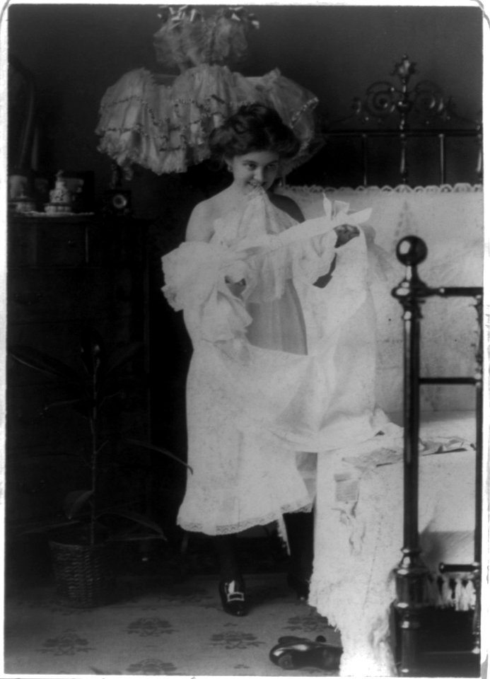 After the opera- Robe du nuit LCCN2002711849
