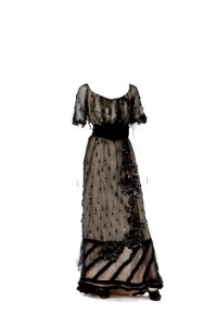 Aftonklänning, tvådelad, i elfenbensvit helsidentaft. Tillhört Irma von Geijer - Hallwylska museet - 89330 photo