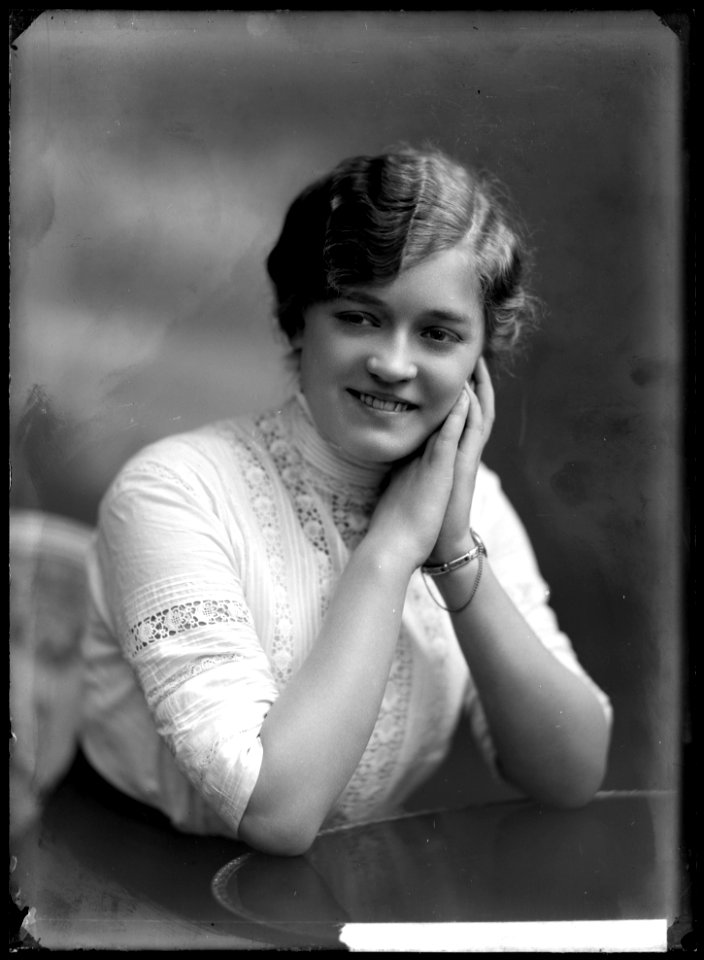 Agda Helin, actor, undated portrait - SMV - GH115
