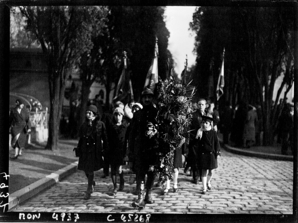 Agence Mondial - Cimetière du Père-Lachaise 06