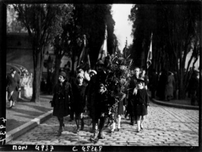 Agence Mondial - Cimetière du Père-Lachaise 06