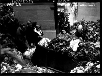 Agence Mondial - Cimetière du Père-Lachaise 01