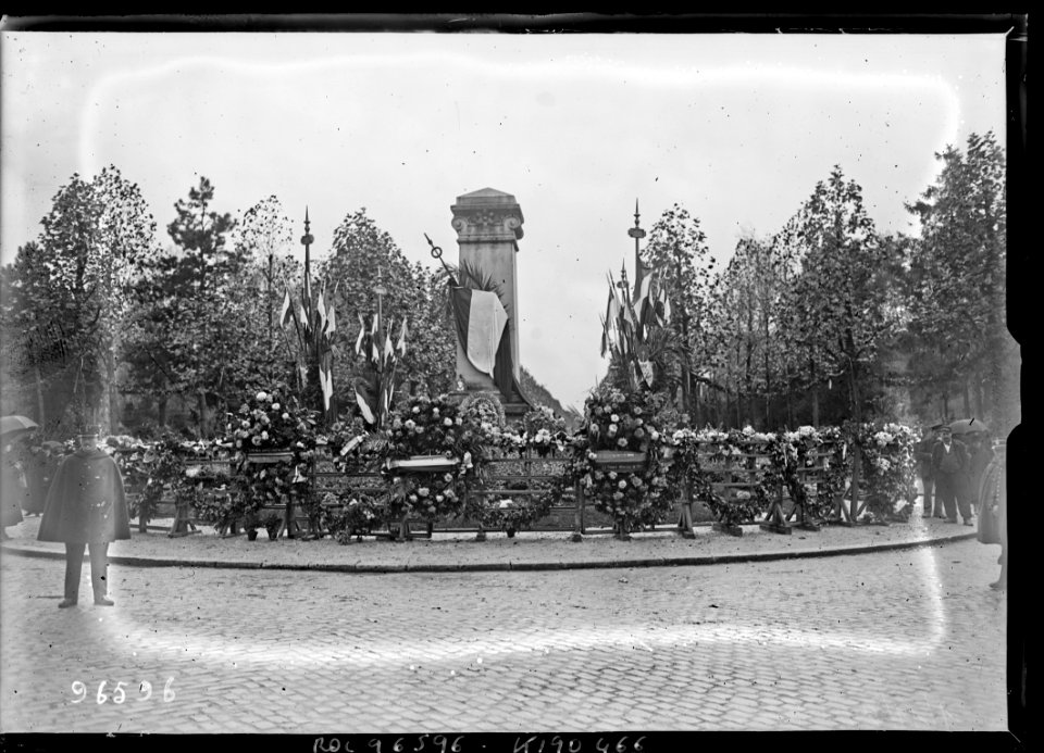 Agence Rol - 1er novembre 1924, cimetière de Bagneux