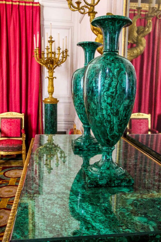 Design gold vase