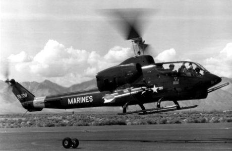 AH-1J with Sidewinder at China Lake 1980