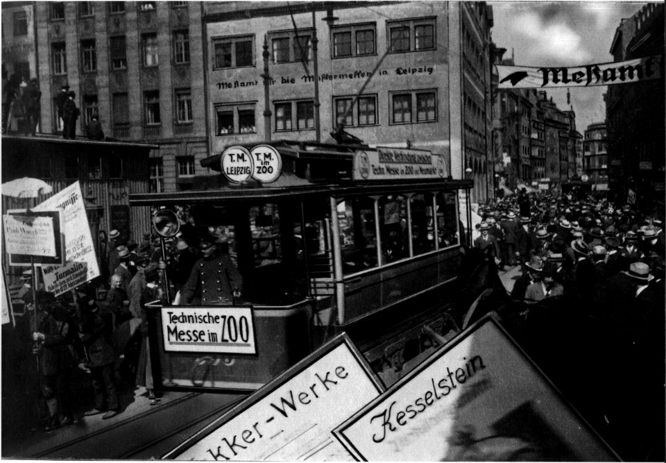 AHW Blick in die Katharinenstr Herbstmesse Leipzig 1919-FW-2500-2